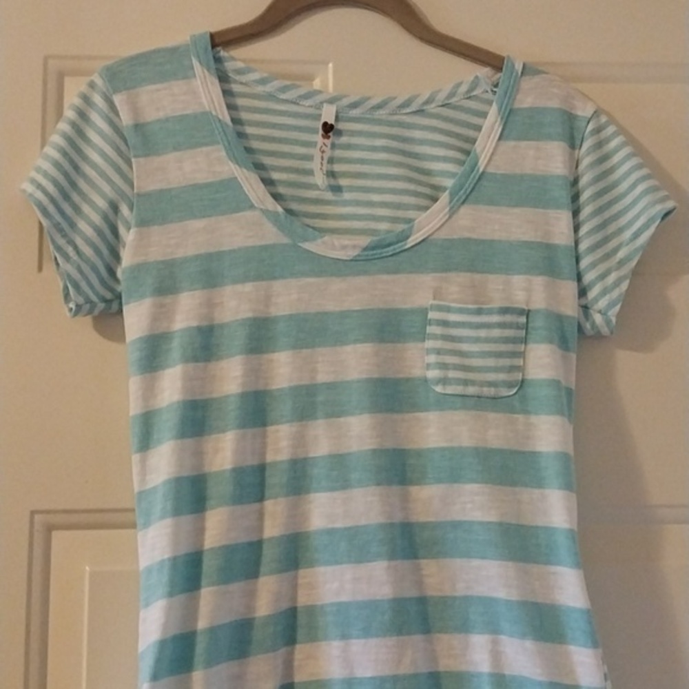 Striped Short Sleeve T-shirt Top NWOT Scoop Neckline Size Jrs Large Aqua Blue Wh